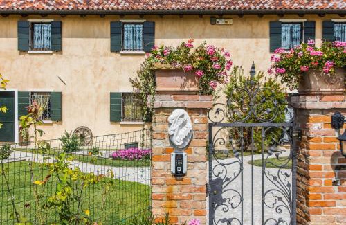 Ca' Pirami Villa | Villa Tania