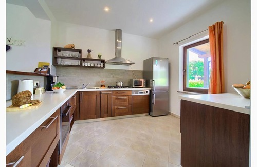 Kras Apartment | Villa Tara with a beautiful heated pool