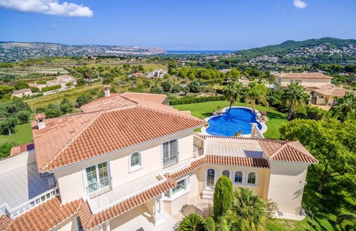 Tarraula Villa | Villa Tarraula certainly has the wow factor with its fabulous swimming pool