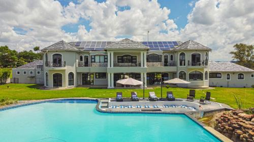 Greater Johannesburg Metropolitan Area House | Villa Tasha Luxury Suites, Lanseria