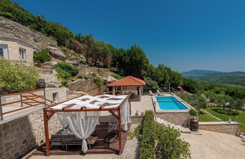 Popovici Villa | Villa Tea-a special family-friendly stay!