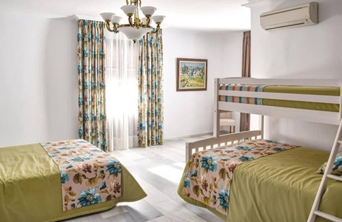 Montilla House | Villa Tela & Vino