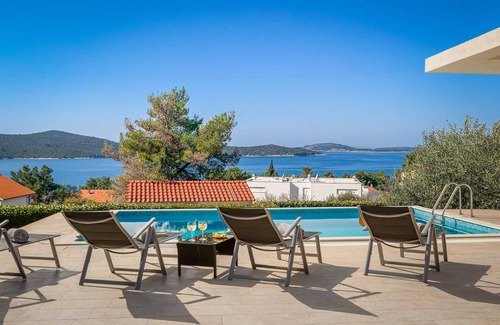 Zaboric Villa | Villa Tela with Swimming Pool