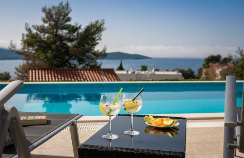 Zaboric Villa | Villa Tela with Swimming Pool