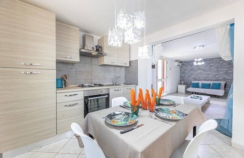 Pizzo Villa | Villa Tentazione: A pleasant and spacious villa situated at a short distance from the beach, with Free WI-FI.