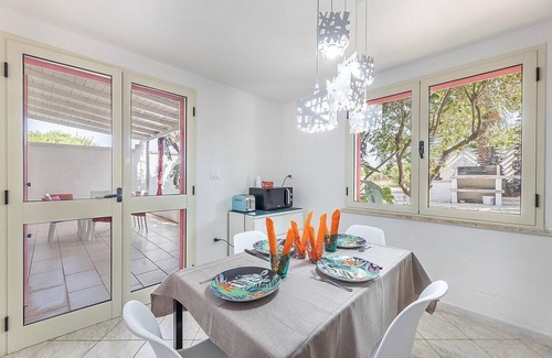 Pizzo Villa | Villa Tentazione: A pleasant and spacious villa situated at a short distance from the beach, with Free WI-FI.