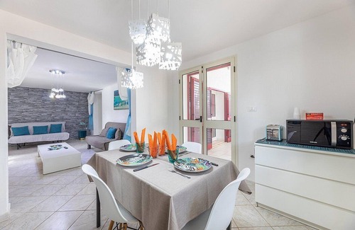 Pizzo Villa | Villa Tentazione: A pleasant and spacious villa situated at a short distance from the beach, with Free WI-FI.