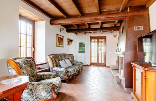 Montecalvo Versiggia Villa | Villa Teresa - Villa & Piscina immersi nel vigneto!