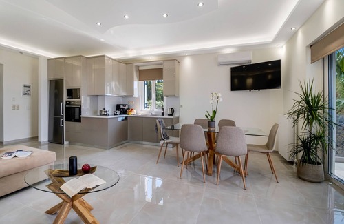 Tsoukaladhes Villa | Villa "Thanasis" with Sea View, Private Pool & Wi-Fi