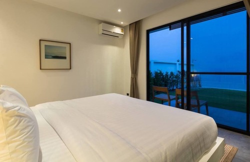 Thong Krut Villa | Villa Thansamaay - 4 bedrooms + 1 kids room beachfront villa