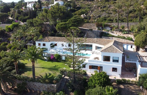 Atlanterra House | Villa 'TheCUBE' with Sea Views, Wi-Fi, and Air Conditioning