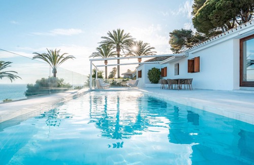 Atlanterra House | Villa 'TheCUBE' with Sea Views, Wi-Fi, and Air Conditioning