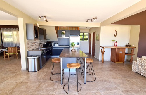 Temae Villa | Villa Tiarenui by Tahiti Homes, 4 air conditioned bedrooms.