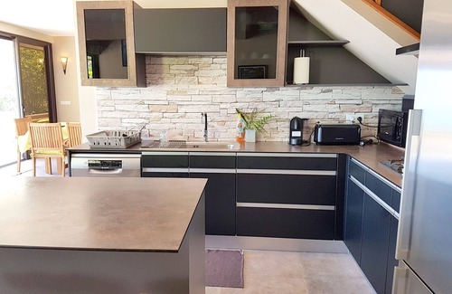 Temae Villa | Villa Tiarenui by Tahiti Homes, 4 air conditioned bedrooms.