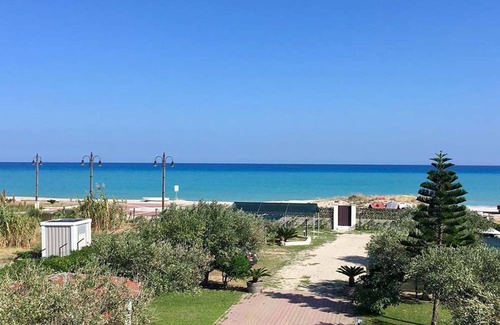 Marina di Davoli Apartment | Villa Tigani: direct beach access breathtaking seafront view Nausicaa apartment