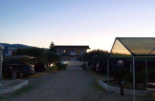 Marina di Davoli Apartment | Villa Tigani: direct beach access “Dafne apartment”