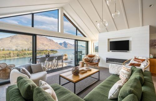 Queenstown Villa | Villa Tihi- Hot Tub- Lake View- Gas Fire- BBQ- AC