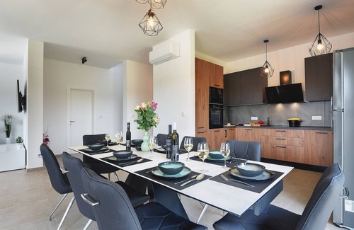 Jadreski Villa | Villa Tika in Pula for families with kids playground