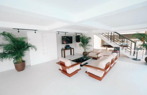 Los Banos Villa | Villa Tolosa Resort