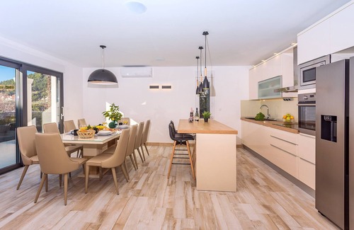 Dugi Rat Villa | Villa Topaz with heated pool, 5 bedrooms, jacuzzi, sauna, gym, sandy beach 90m