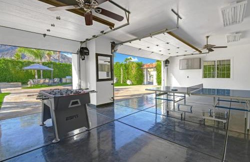 Chino Canyon Villa | Villa Toscana by AvantStay Palatial Villa With Spa Pool Theater Game Room Permit4769