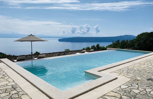 Sveta Jelena Villa | Villa Tramontana - Stone villa with pool & sea view a few minutes from the beach!