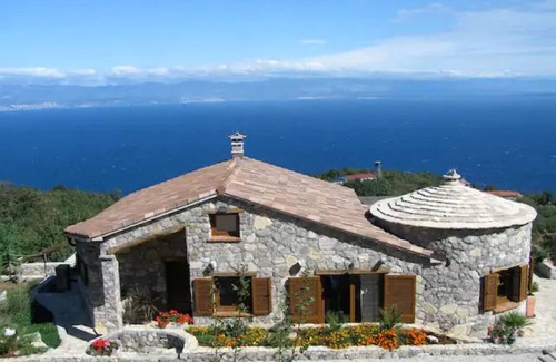 Sveta Jelena Villa | Villa Tramontana - Stone villa with pool & sea view a few minutes from the beach!