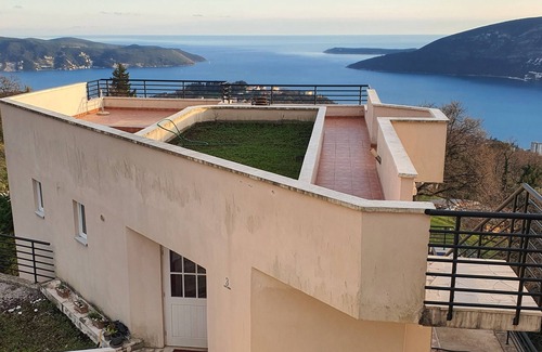 Trebesinj Villa | Villa Tre Tri, Eine Ganze Villa mit Privat Pool und Tollem Meeresblick