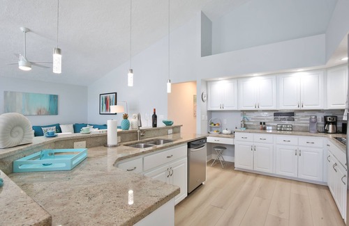 Palma Sola House | Villa Treasure Island - Beautifully Renovated Private Pool Home w/Hottub