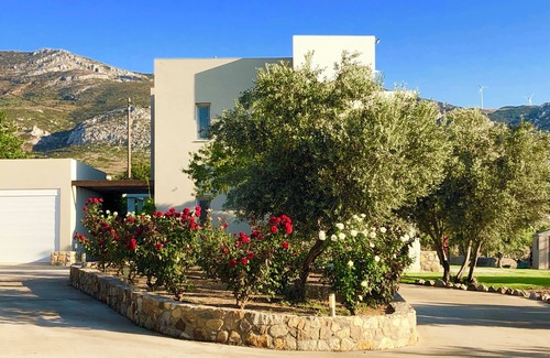 Amaniou Villa | VILLA TRIANTAFILIA: New Luxury Villa for 8 in central Kos near beach