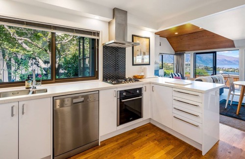 Queenstown House | Villa Tuke | Free Parking, Fireplace, BBQ