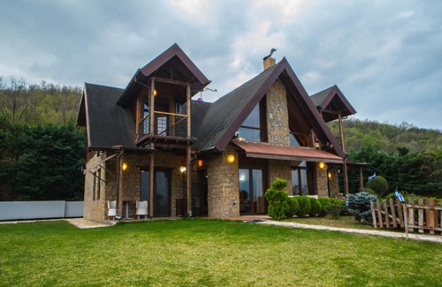 Almopia Villa | Villa Tuman