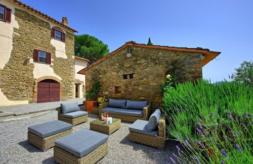 Agello Villa | Villa Uccellaia - Country Villa Rental with swimming pool in Umbria