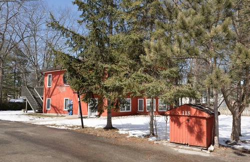 Wasaga Beach House | VILLA UPPER & LOWER SPECIAL RATES SLEEPS 15, VERY CLOSE TO BEACH ACCESS,