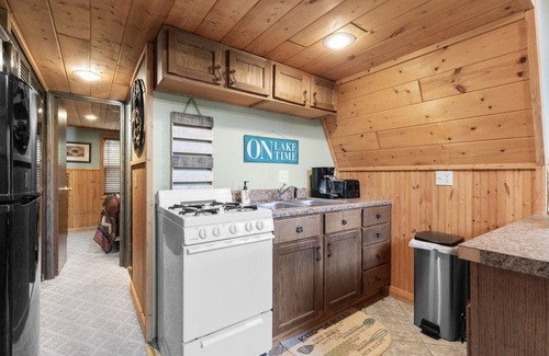 Lampe Villa | Villa vacation lake rental near Dogwood Canyon and Kimberling City, MO.