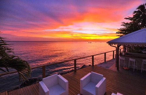 Saint-Pierre Villa | Villa VAIANA Saint Pierre Martinique feet in the water swimming pool sea view