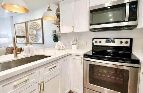 Monroe County Apartment | Villa Valbuena Key Largo- Ocean Pearl, Restaurant, Marina