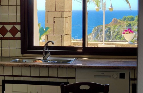 Corsano Villa | Villa Valeria con vista panoramica sul mare.