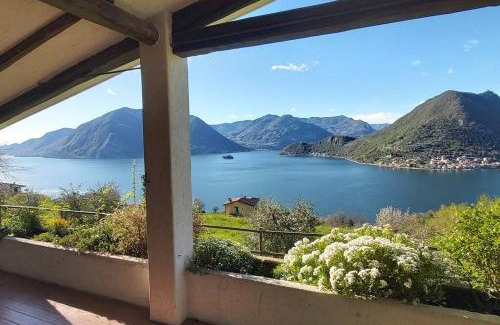 Sulzano Villa | Villa Valeriana - vista esclusiva su Monte Isola - Lago d'Iseo
