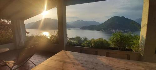 Sulzano Villa | Villa Valeriana - vista esclusiva su Monte Isola - Lago d'Iseo