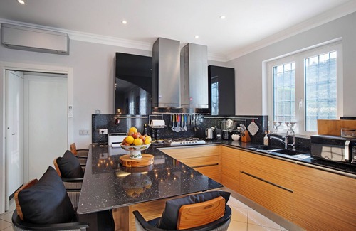Ospedaletti Villa | Villa 'Vallegrande' with Sea View, Wi-Fi and Air Conditioning