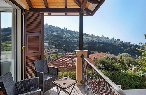 Ospedaletti Villa | Villa 'Vallegrande' with Sea View, Wi-Fi and Air Conditioning