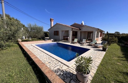 Grandici Villa | Villa van steen Mirela