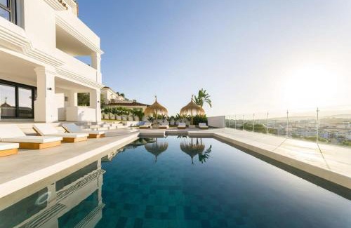 Nueva Andalucia Villa | Villa Vega Luxury Living Premium Features Gym Jacuzzi