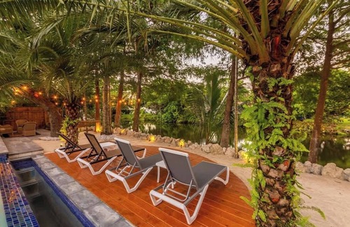 Golden Glades House | Villa Venecia/Sand Terrace/Heated Pool/Waterfront
