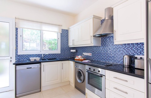 Latchi Cottage | Villa Vera - a villa that sleeps 6 guests in 3 bedrooms