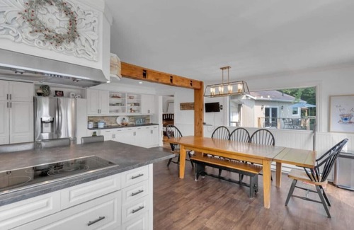 Caledon House | Villa Verde - Private Lakefront Retreat - Pool - Hot Tub