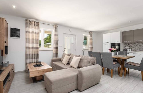 Gondolici House | Villa Veronica (96743-K1) - Labin