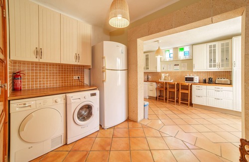 Cielo de Bonaire Ski Chalet | Villa Victoria Alcudia Alcudia Bonaire for 6 with pool