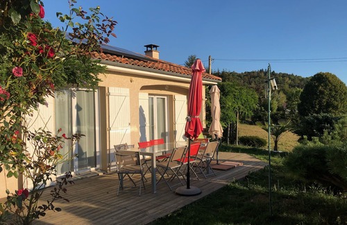 Aydat Villa | VILLA, VIEW, VOLCANO PARK, BEACH, SAILING, SKIING, MOUNTAIN BIKING, ACTIVITIES
